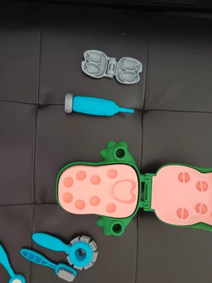 Play Doh Dinosaur Dentist like new