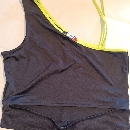 Crop top blouse Jennyfer like new, one shoulder cut, black multicolor
