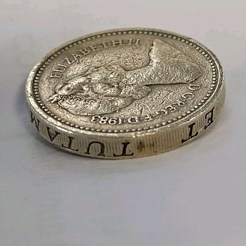 English One Pound 1983 like new with inverted engraving