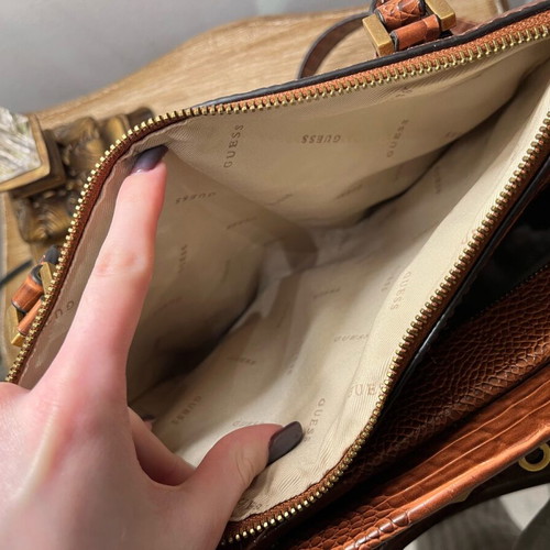 Guess handbag used, brown and red