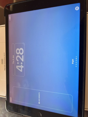 iPad 9ης γενιάς WiFi 64GB σαν καινούργιο με θήκη και προστασία οθόνης