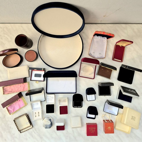 Vintage jewelry box set used, pack of 30 various sizes and designs