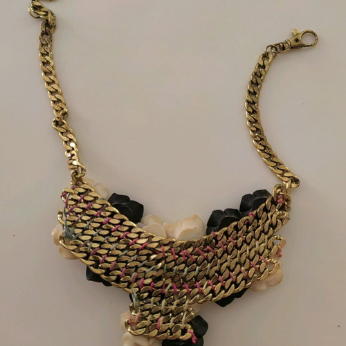 Black&white roses necklace used with chain Pull&bear