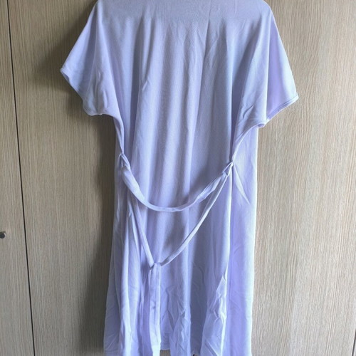 Women's robe like new with belt, purple