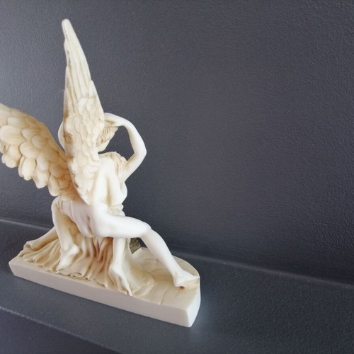 Alabaster statue Eros and Psyche used, height 20 cm