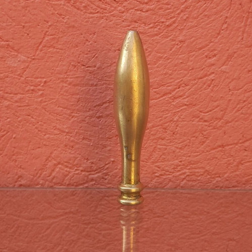 Brass finial used, with thick base