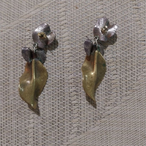 Handmade earrings used, copper and tin alloys with pearl