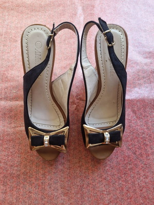 Antonio Shoes platform sandals new, black and gold