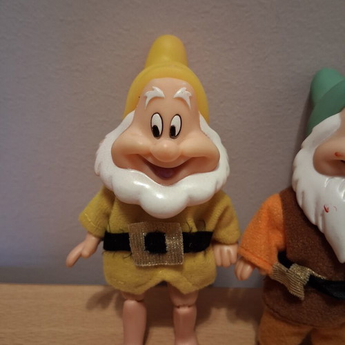 Disney collectible Snow White dwarfs figures like new