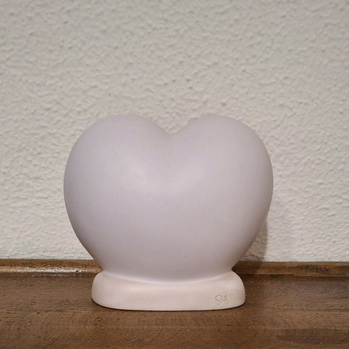 Precious Moments collectible miniature girl in heart like new