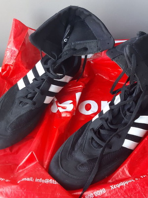 Παπούτσια πυγμαχίας Adidas Box Hog 2.0 ελαφρώς μεταχειρισμένα, μαύρα