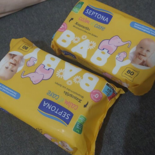 Baby wipes new, sealed packages, pack of 2