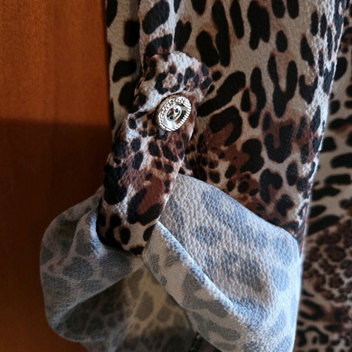Women's leopard blouse like new, multicolor