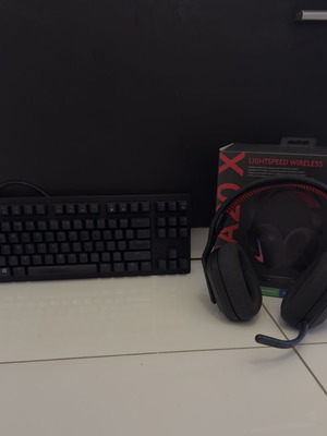 Bundle G Astro A20x Wireless headset and Razer Huntsman Tournament Edition keyboard like new