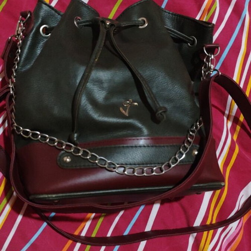 Veta shoulder bag like new, burgundy and cypress, large capacity