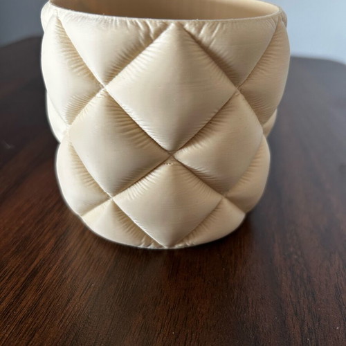 3D printed flowerpot with quilted texture, new