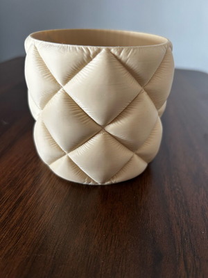 3D printed flowerpot with quilted texture, new