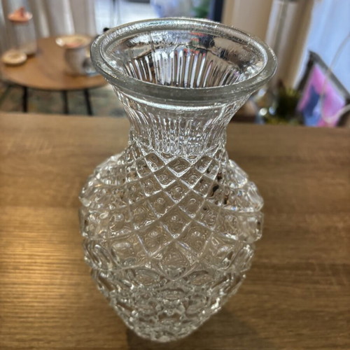Glass vase with beautiful design like new