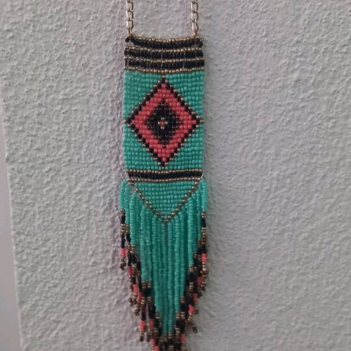 Necklace with chain colorful in excellent condition