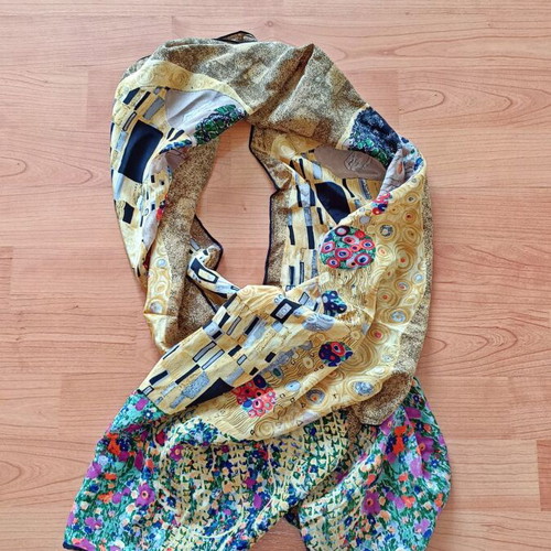 Gustav Klimt The Kiss silk scarf like new, colorful