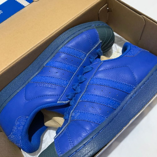 Adidas Women's Superstar EU36 Blue like new with reflective details