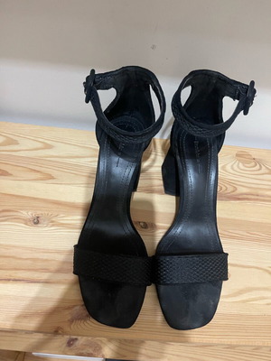 Bershka Μαύρο Πέδιλο Με Χοντρό Τακούνι Και Δέσιμο Στον Αστράγαλο Σαν Καινούργιο