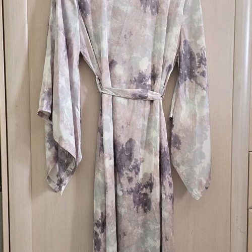 Love to lounge kimono new, size medium, colorful
