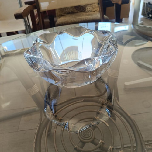 Glass decorative bowl with wavy design