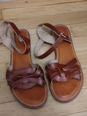 Issue flat brown sandals size 38 like new