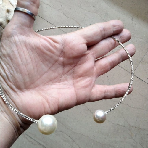 Chic choker with rhinestones and double faux pearls new, silver color