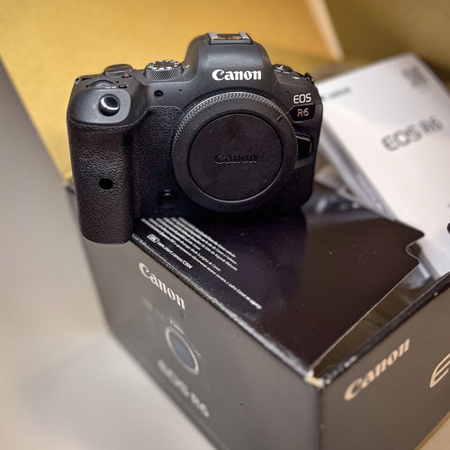 Canon EOS R6 Body like new, full frame camera