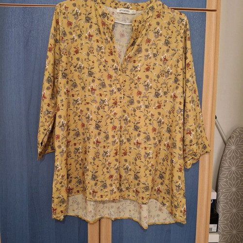 Attrattivo tunic floral size large, like new, mao collar