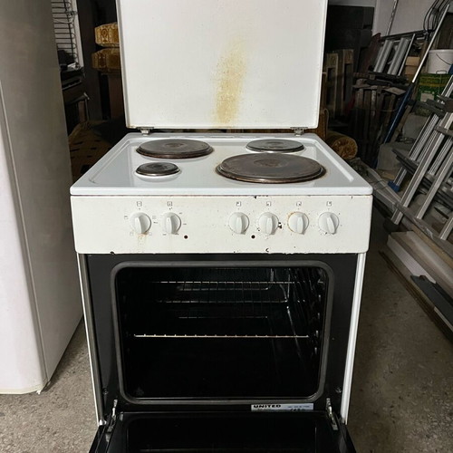 Kitchen stove used, in good condition, fully functional