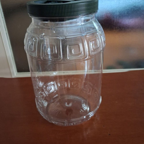 Plastic kitchen jar 3 liters like new