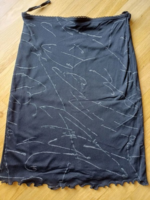 Straight skirt used, transparent fabric with shiny patterns