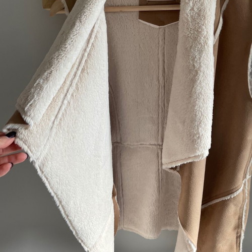 Bershka fur vest size M like new, beige brown