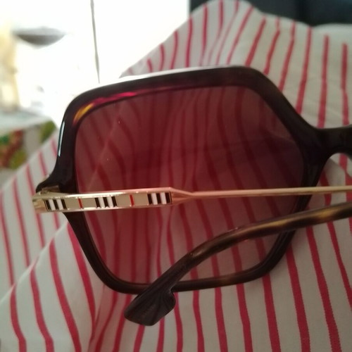 Burberry sunglasses like new, black