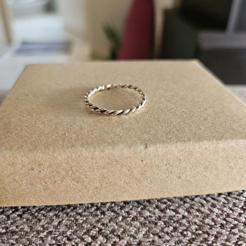 Twisted gold ring like new