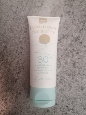 Body sunscreen SPF 30 75ml, like new, small package