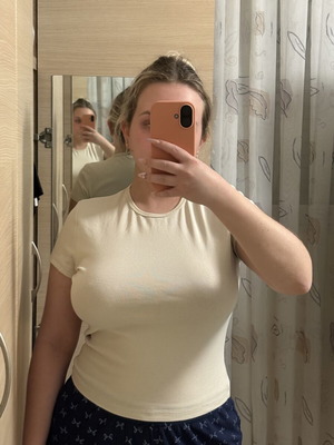 Γυναικείο μπεζ T-shirt μέγεθος Μ μεταχειρισμένο, εφαρμοστό