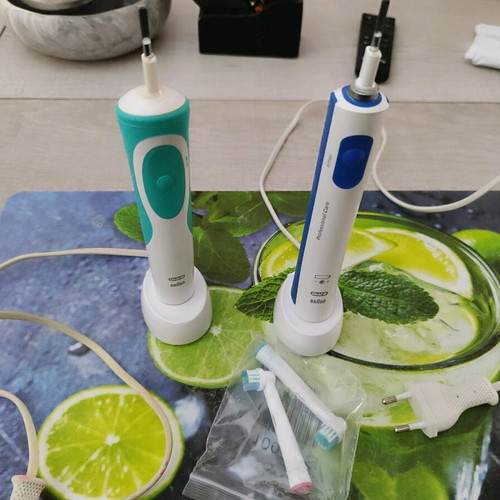 Oral-B Braun electric toothbrushes like new with accessories and chargers