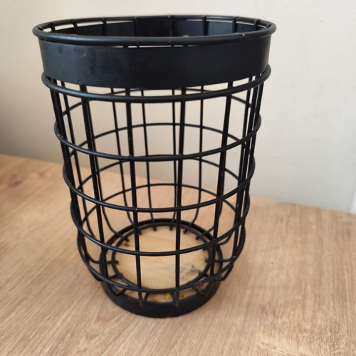 Round metal organizer case used
