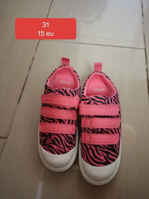 Girls sport shoes size 31