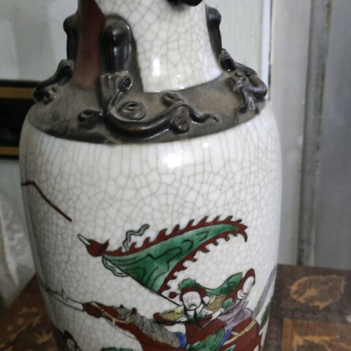 Chinese vase vintage like new