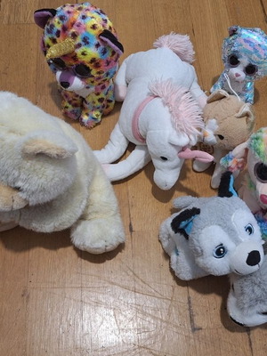 Stuffed dolls like new, pack