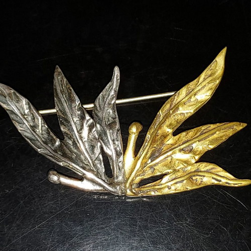 Vintage pin half silver half gold like new