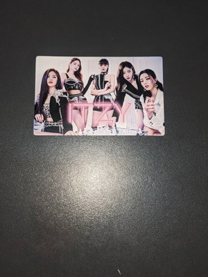 Itzy lomocards set like new