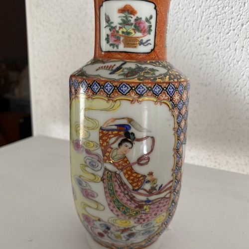 Vintage Chinese vase like new