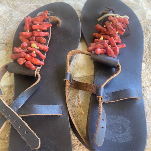 Leather sandals with coral stones size 38 like new, brown