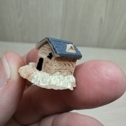 Miniature houses new, set of 3 pieces made of resin